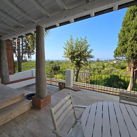 Un'oasi Tra I Limoni *